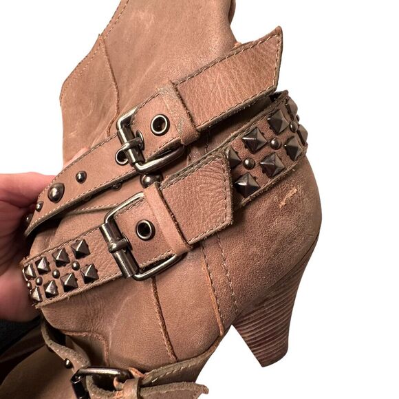 Naughty Monkey Women’s Civil Code Grey Leather Studded Buckle Boots Sz. 8 - Picture 8 of 11